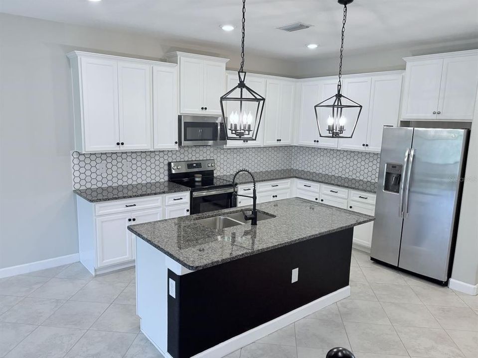 Active With Contract: $384,900 (3 beds, 2 baths, 1816 Square Feet)