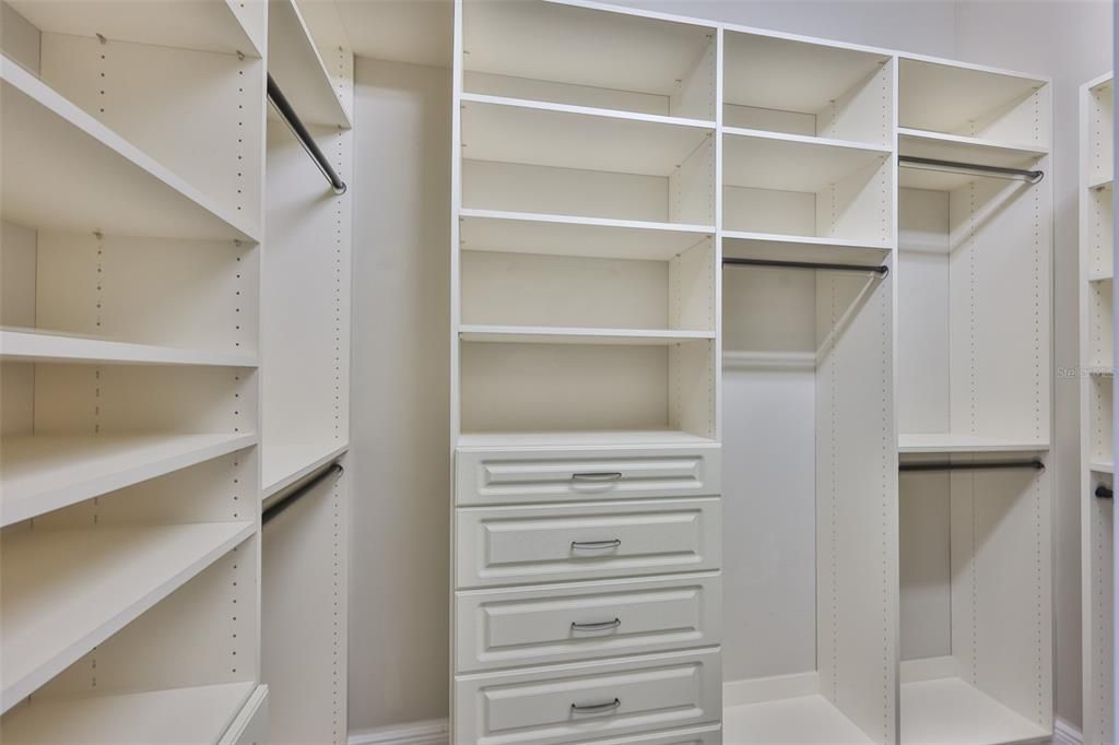 Active With Contract: $489,000 (3 beds, 2 baths, 2327 Square Feet)