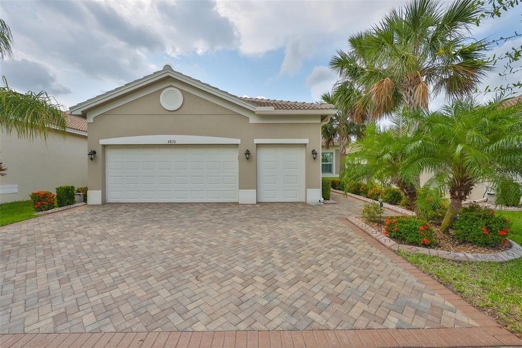 Active With Contract: $489,000 (3 beds, 2 baths, 2327 Square Feet)