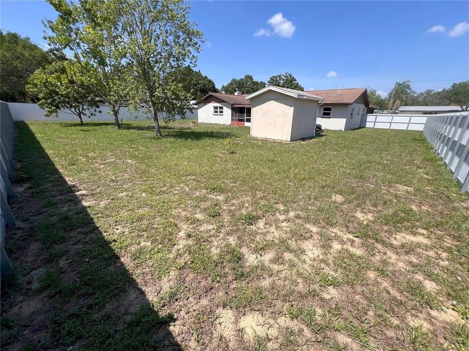 Active With Contract: $250,000 (3 beds, 2 baths, 1962 Square Feet)