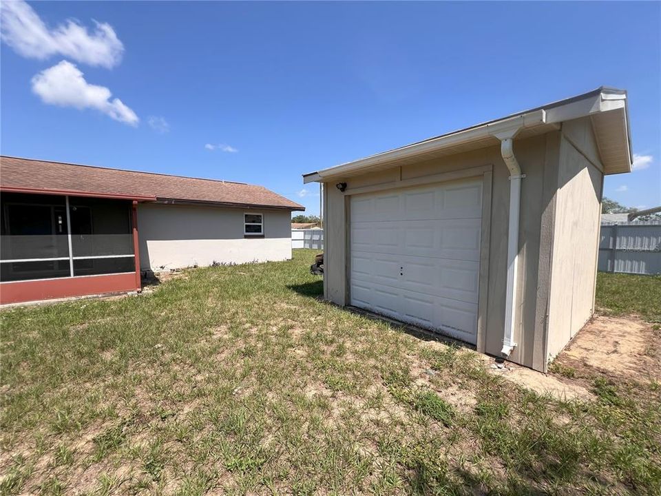 Active With Contract: $250,000 (3 beds, 2 baths, 1962 Square Feet)