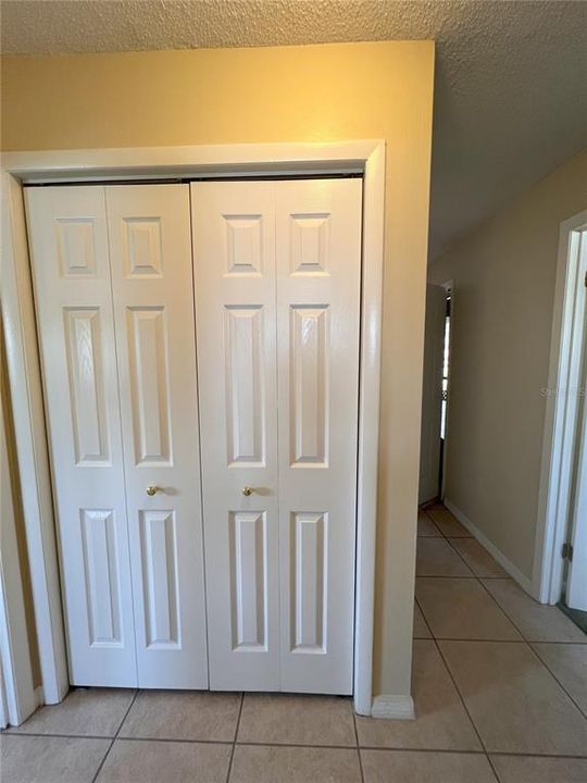 Active With Contract: $250,000 (3 beds, 2 baths, 1962 Square Feet)