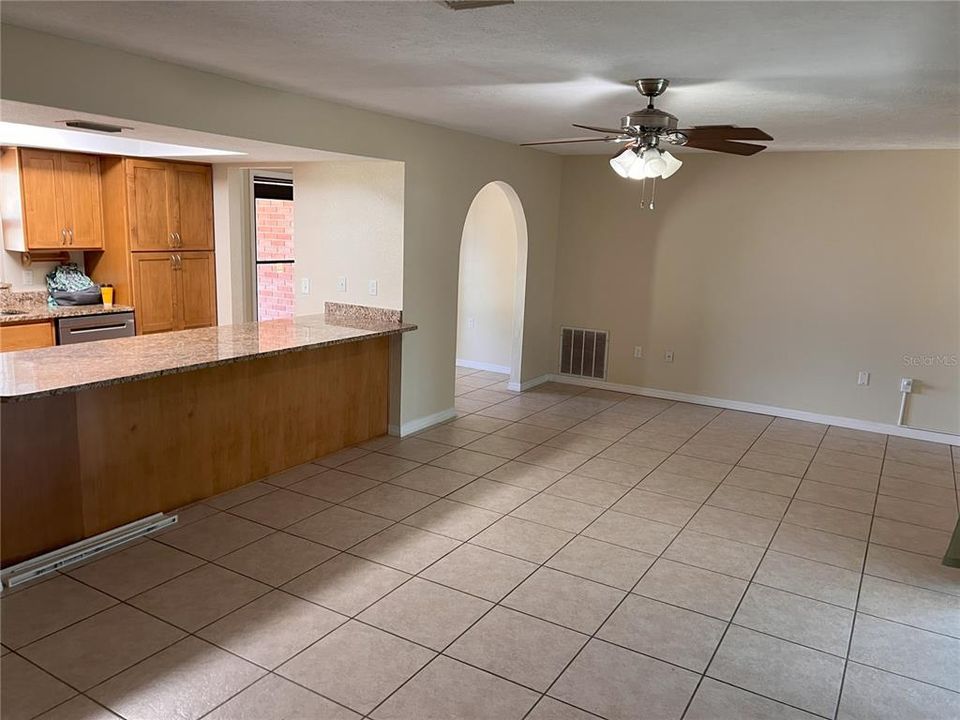 Active With Contract: $250,000 (3 beds, 2 baths, 1962 Square Feet)