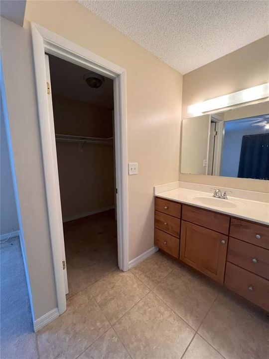 Active With Contract: $250,000 (3 beds, 2 baths, 1962 Square Feet)