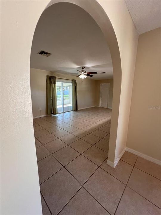 Active With Contract: $250,000 (3 beds, 2 baths, 1962 Square Feet)