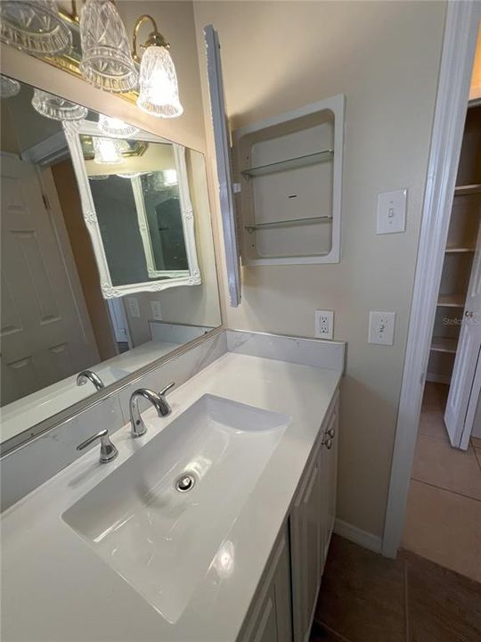 Active With Contract: $250,000 (3 beds, 2 baths, 1962 Square Feet)