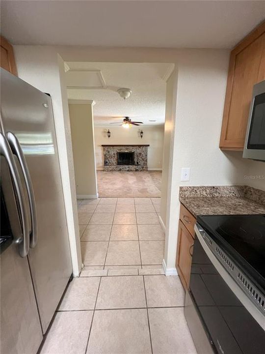 Active With Contract: $250,000 (3 beds, 2 baths, 1962 Square Feet)