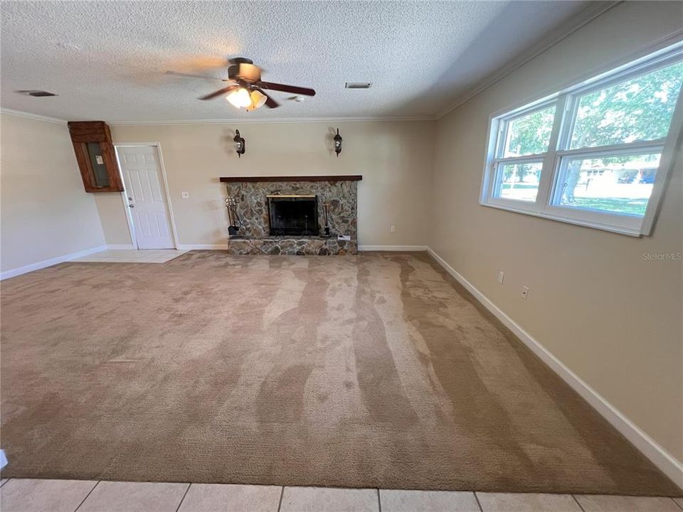 Active With Contract: $250,000 (3 beds, 2 baths, 1962 Square Feet)