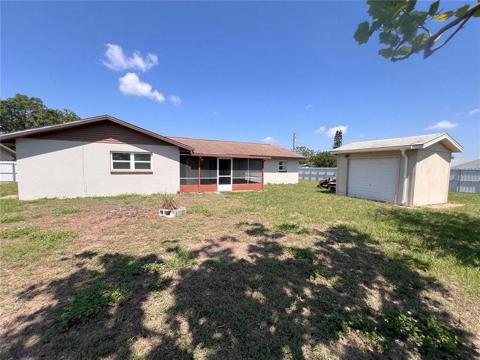 Active With Contract: $250,000 (3 beds, 2 baths, 1962 Square Feet)