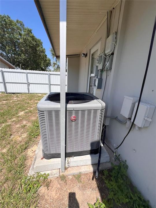 Active With Contract: $250,000 (3 beds, 2 baths, 1962 Square Feet)