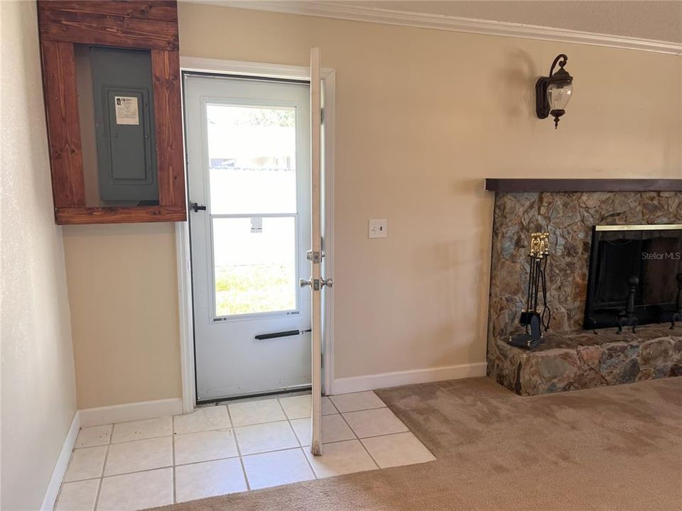 Active With Contract: $250,000 (3 beds, 2 baths, 1962 Square Feet)