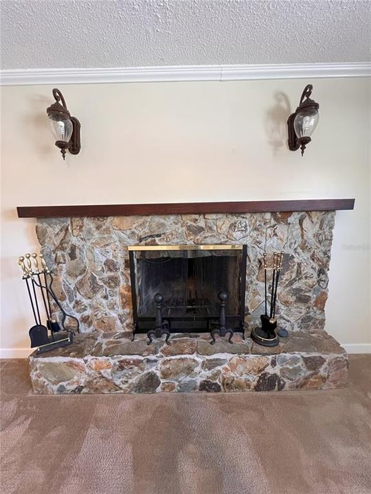 Active With Contract: $250,000 (3 beds, 2 baths, 1962 Square Feet)