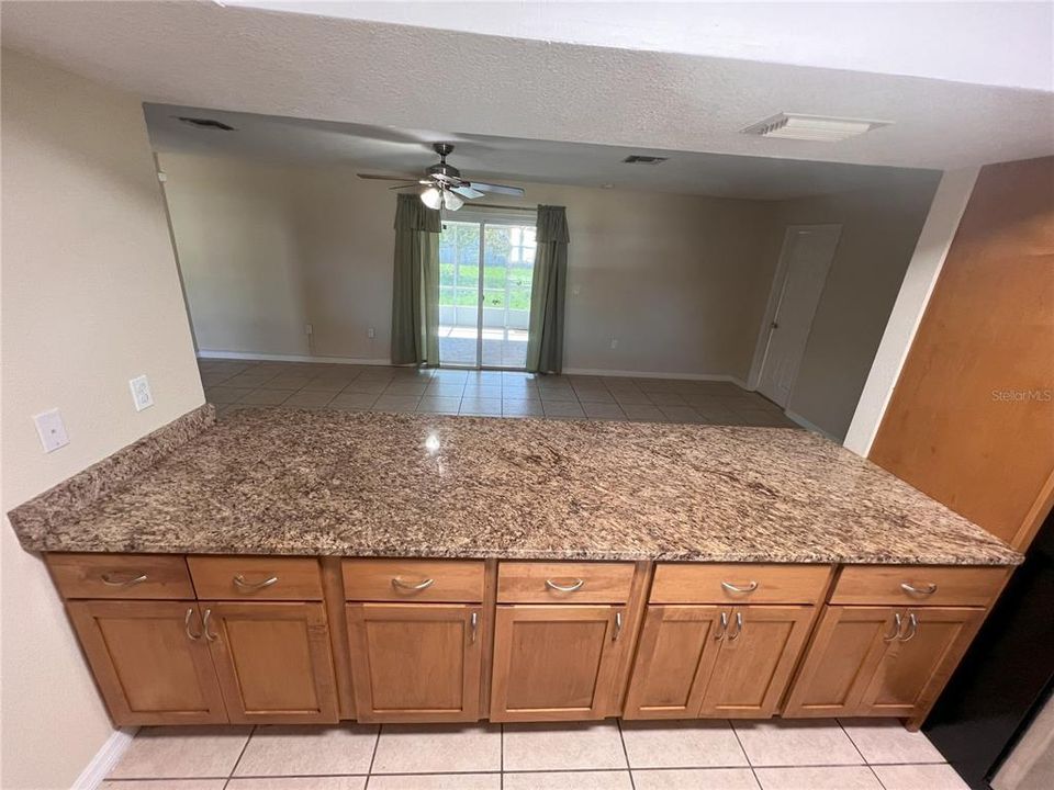 Active With Contract: $250,000 (3 beds, 2 baths, 1962 Square Feet)