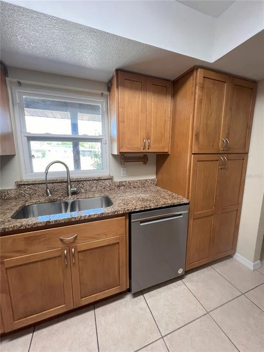 Active With Contract: $250,000 (3 beds, 2 baths, 1962 Square Feet)