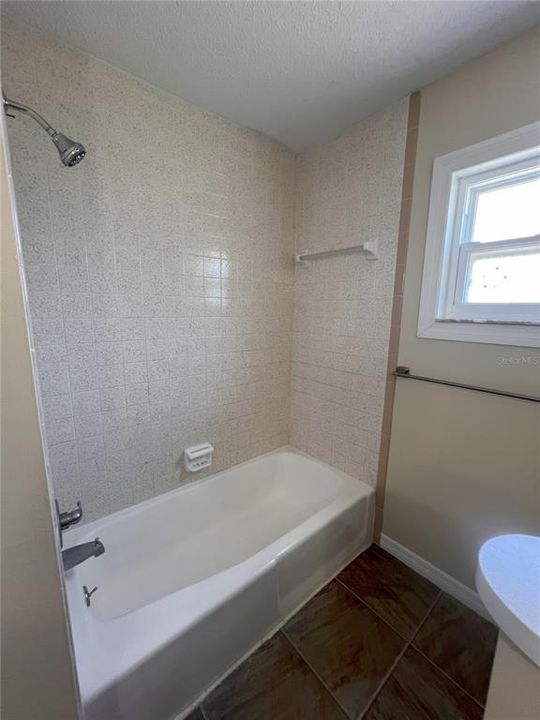 Active With Contract: $250,000 (3 beds, 2 baths, 1962 Square Feet)