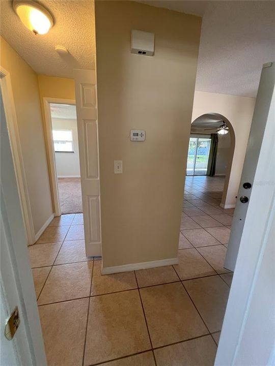 Active With Contract: $250,000 (3 beds, 2 baths, 1962 Square Feet)