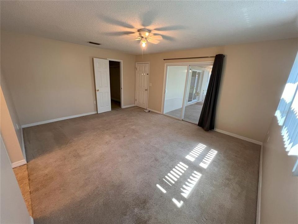 Active With Contract: $250,000 (3 beds, 2 baths, 1962 Square Feet)