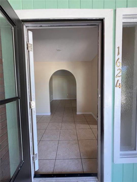 Active With Contract: $250,000 (3 beds, 2 baths, 1962 Square Feet)