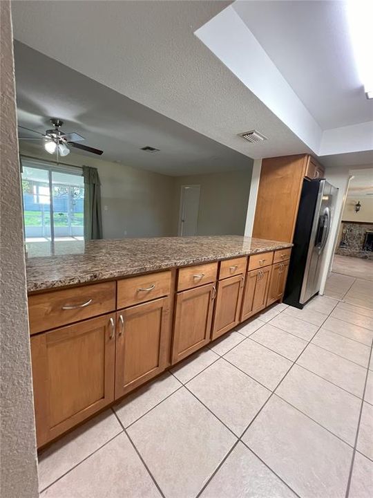 Active With Contract: $250,000 (3 beds, 2 baths, 1962 Square Feet)