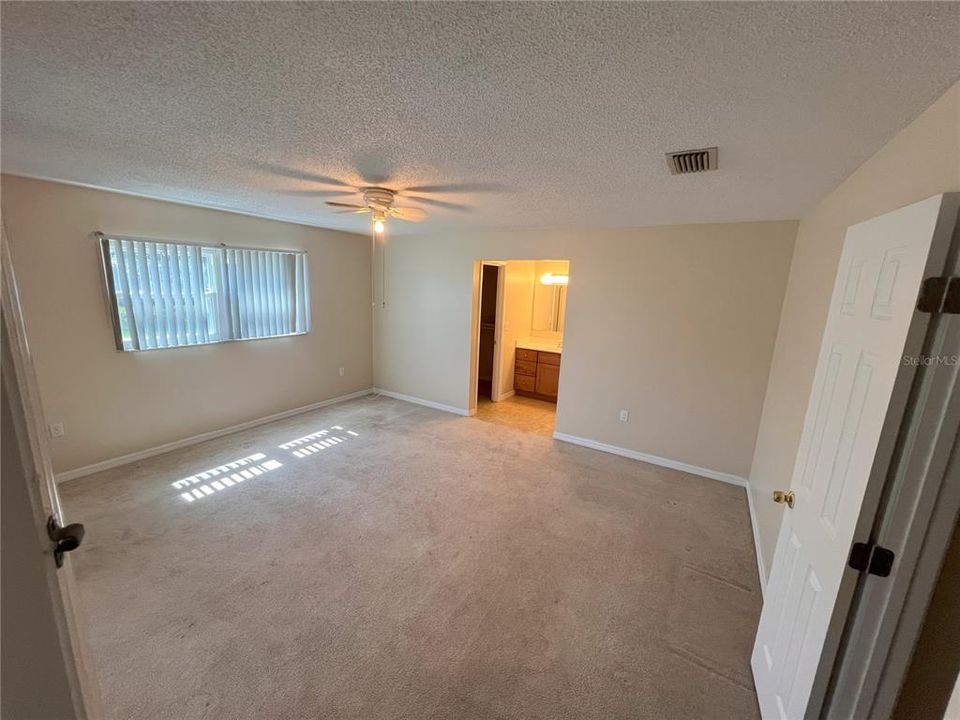 Active With Contract: $250,000 (3 beds, 2 baths, 1962 Square Feet)