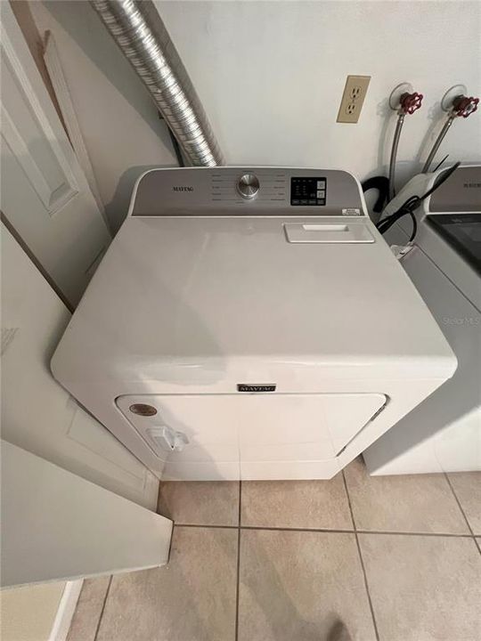 Active With Contract: $250,000 (3 beds, 2 baths, 1962 Square Feet)