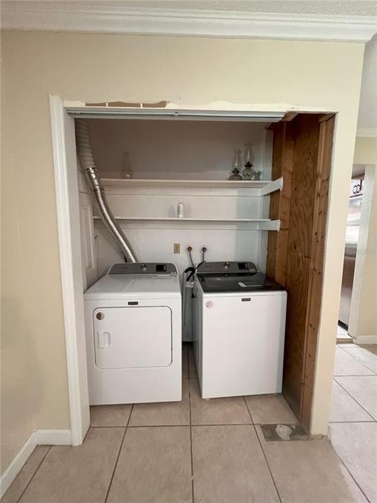 Active With Contract: $250,000 (3 beds, 2 baths, 1962 Square Feet)