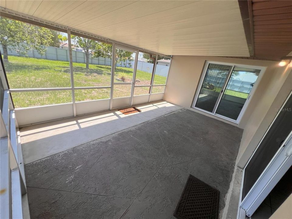 Active With Contract: $250,000 (3 beds, 2 baths, 1962 Square Feet)