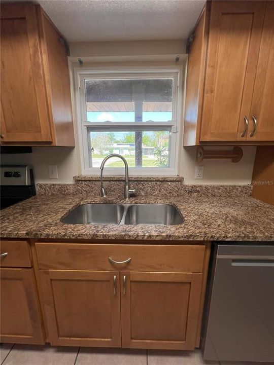 Active With Contract: $250,000 (3 beds, 2 baths, 1962 Square Feet)