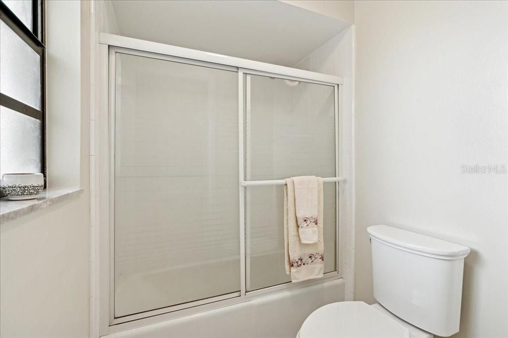 合同活跃: $525,000 (3 贝兹, 2 浴室, 1993 平方英尺)