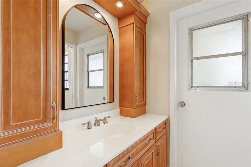 合同活跃: $525,000 (3 贝兹, 2 浴室, 1993 平方英尺)