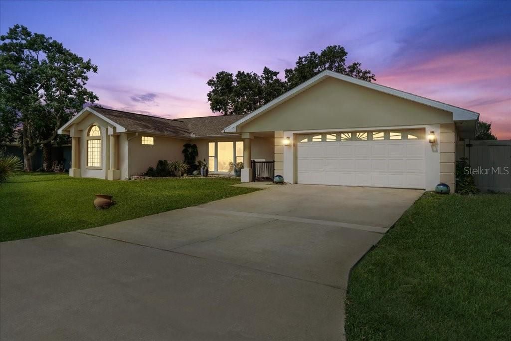 合同活跃: $525,000 (3 贝兹, 2 浴室, 1993 平方英尺)