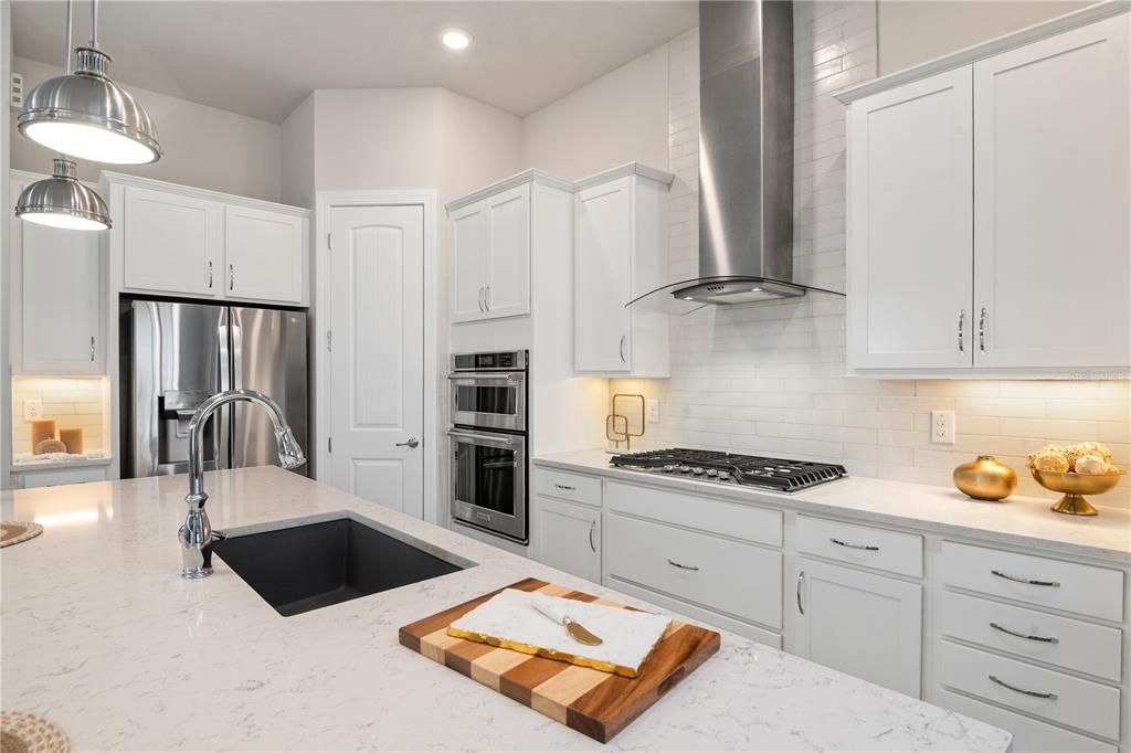 En Venta: $563,500 (3 camas, 2 baños, 2062 Pies cuadrados)