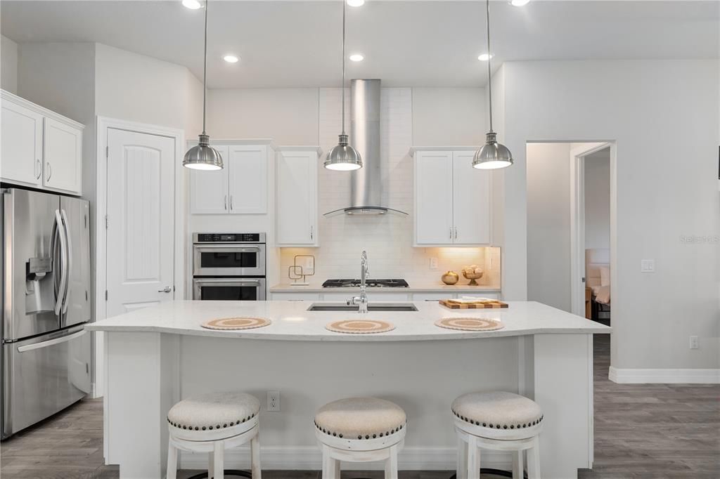 En Venta: $563,500 (3 camas, 2 baños, 2062 Pies cuadrados)