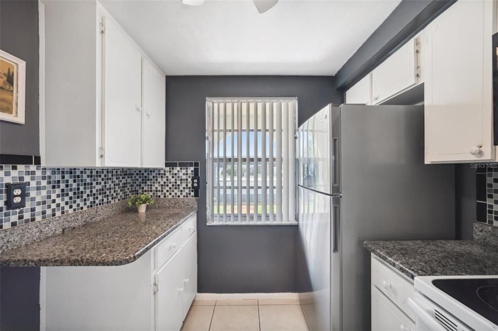 Под контрактом: $68,000 (2 спален, 1 ванн, 831 Квадратных фут)