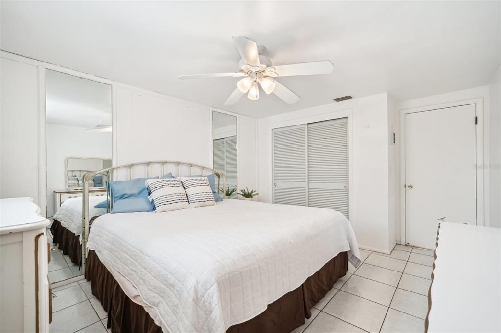 Под контрактом: $68,000 (2 спален, 1 ванн, 831 Квадратных фут)