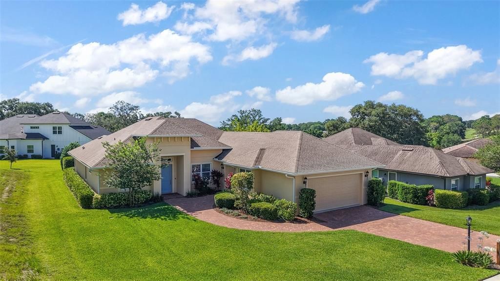 合同活跃: $549,900 (3 贝兹, 2 浴室, 2340 平方英尺)