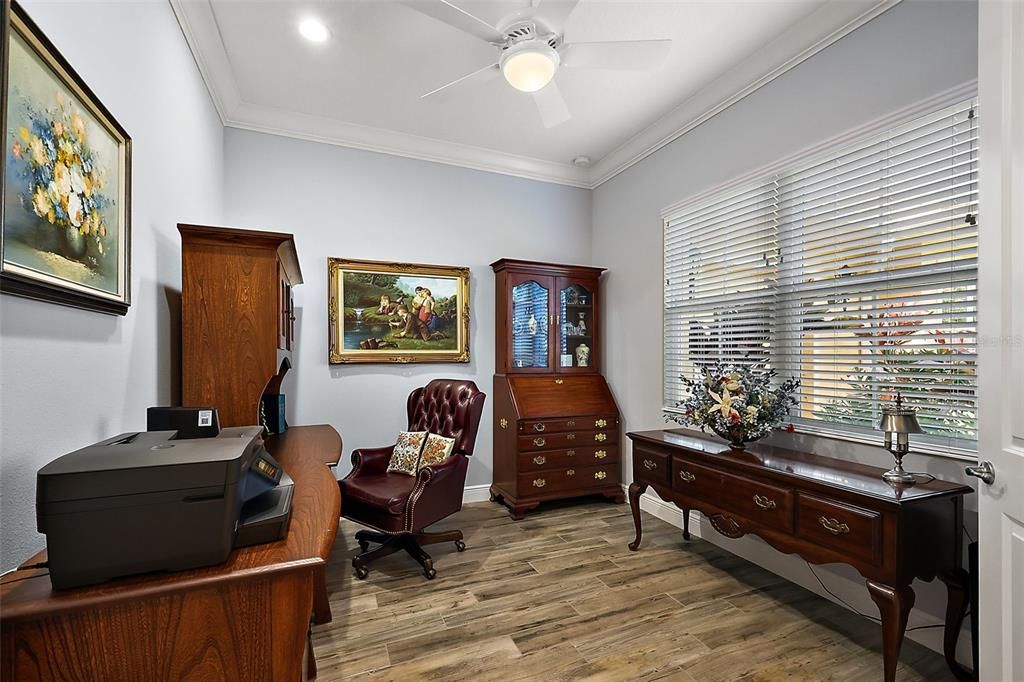 合同活跃: $549,900 (3 贝兹, 2 浴室, 2340 平方英尺)