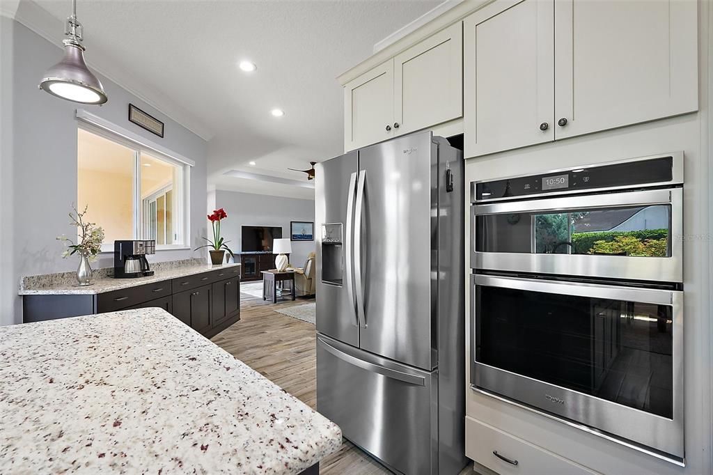 合同活跃: $549,900 (3 贝兹, 2 浴室, 2340 平方英尺)