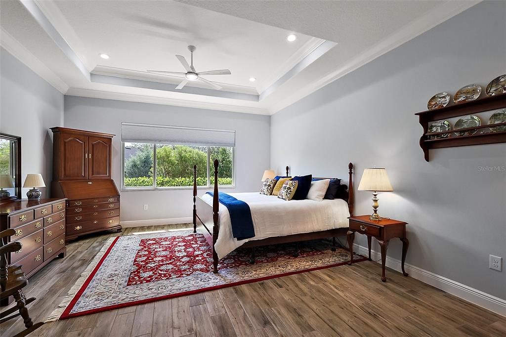 合同活跃: $549,900 (3 贝兹, 2 浴室, 2340 平方英尺)