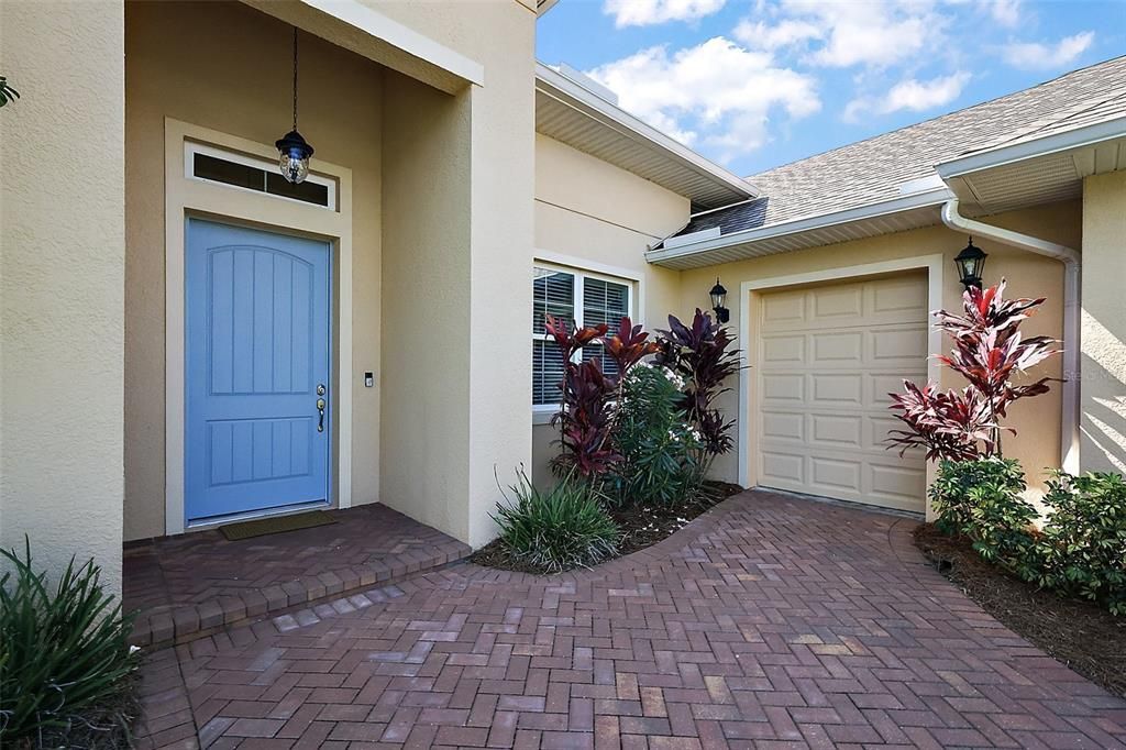 合同活跃: $549,900 (3 贝兹, 2 浴室, 2340 平方英尺)