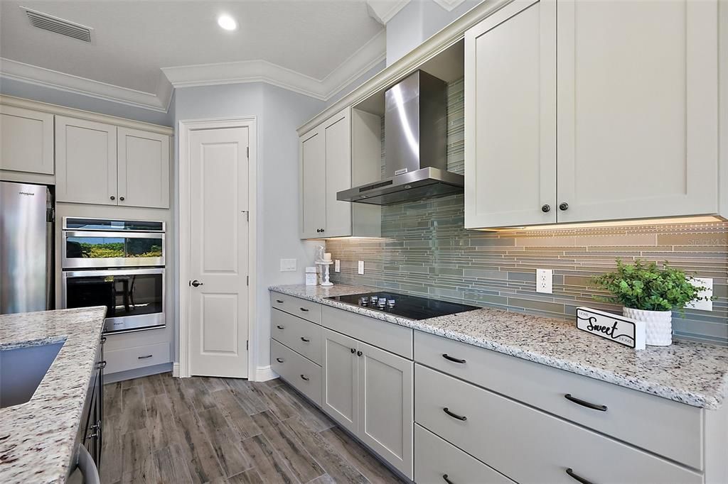 合同活跃: $549,900 (3 贝兹, 2 浴室, 2340 平方英尺)