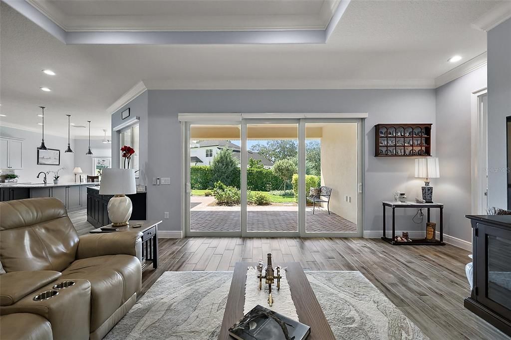 合同活跃: $549,900 (3 贝兹, 2 浴室, 2340 平方英尺)