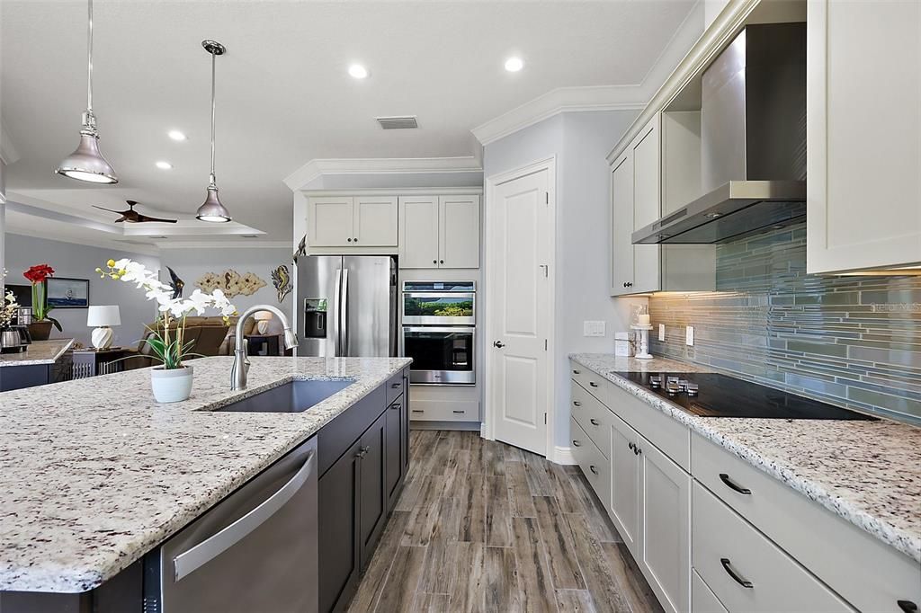 合同活跃: $549,900 (3 贝兹, 2 浴室, 2340 平方英尺)