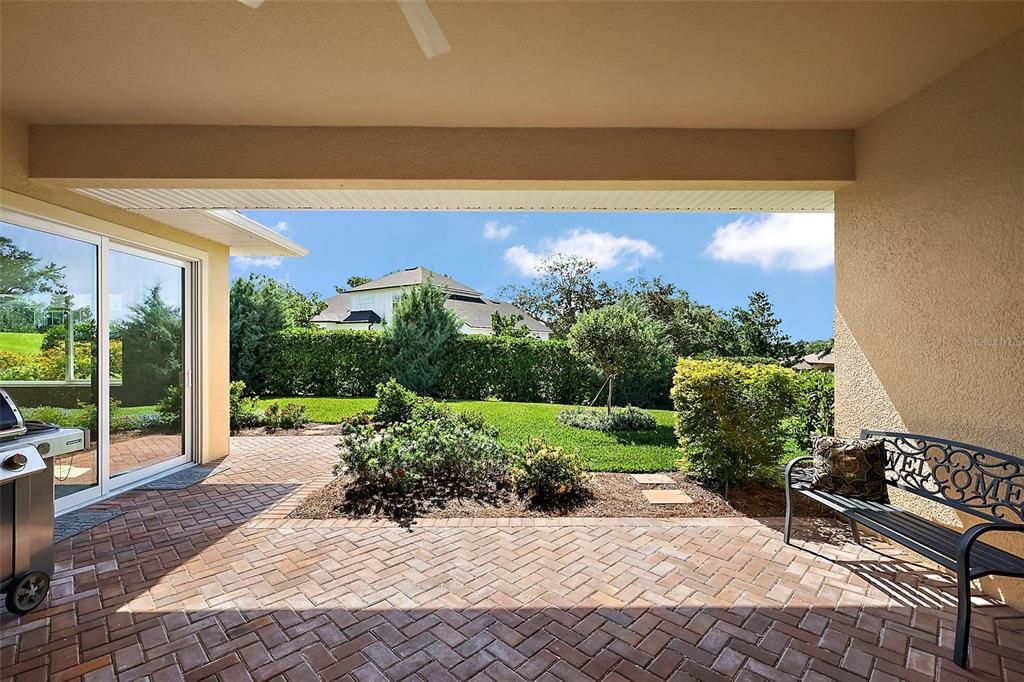 合同活跃: $549,900 (3 贝兹, 2 浴室, 2340 平方英尺)