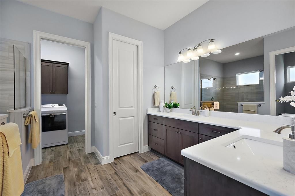 合同活跃: $549,900 (3 贝兹, 2 浴室, 2340 平方英尺)