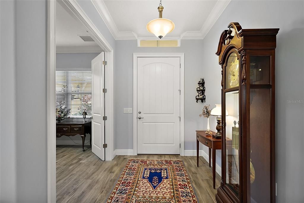 合同活跃: $549,900 (3 贝兹, 2 浴室, 2340 平方英尺)