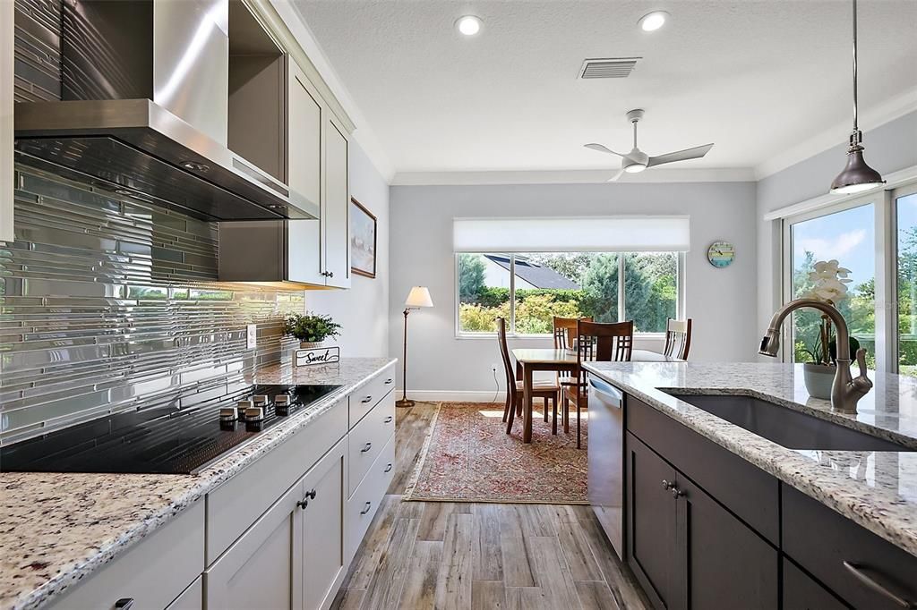 合同活跃: $549,900 (3 贝兹, 2 浴室, 2340 平方英尺)