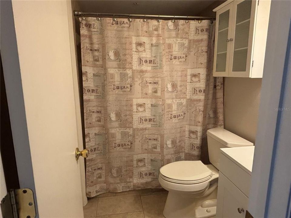 For Sale: $115,900 (1 beds, 1 baths, 682 Square Feet)