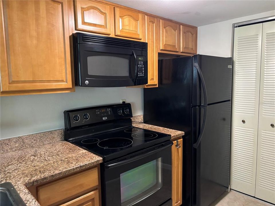 For Sale: $115,900 (1 beds, 1 baths, 682 Square Feet)