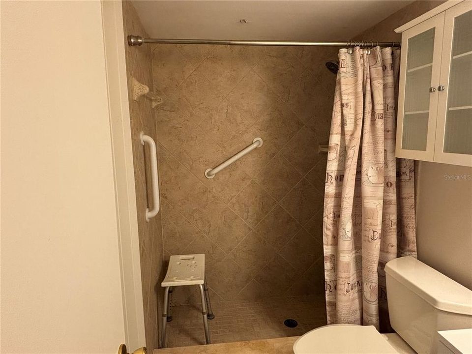 For Sale: $115,900 (1 beds, 1 baths, 682 Square Feet)